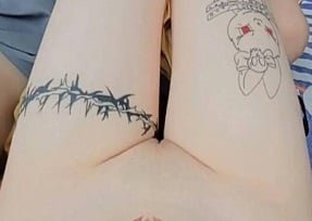 Большой картофельный брат стимулирует Vy Tran носить обтягивающую одежду